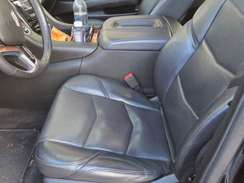 Used 2020 Cadillac Escalade Luxury w/ Escalade Sport Edition image 6