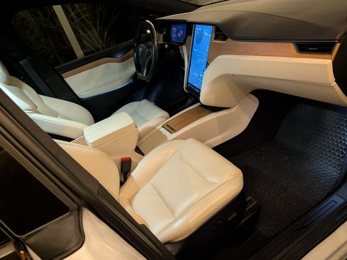 Used 2020 Tesla Model X Long Range image 25