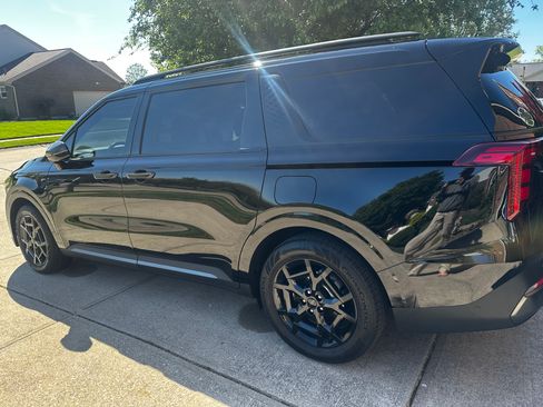 Used 2026 Kia Carnival SX w/ SX Dark Edition Package image 1