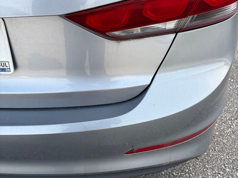 Used 2017 Hyundai Elantra SE image 7