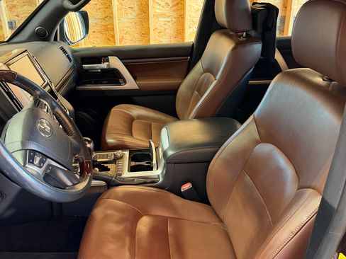 Used 2017 Toyota Land Cruiser AWD/4WD image 11