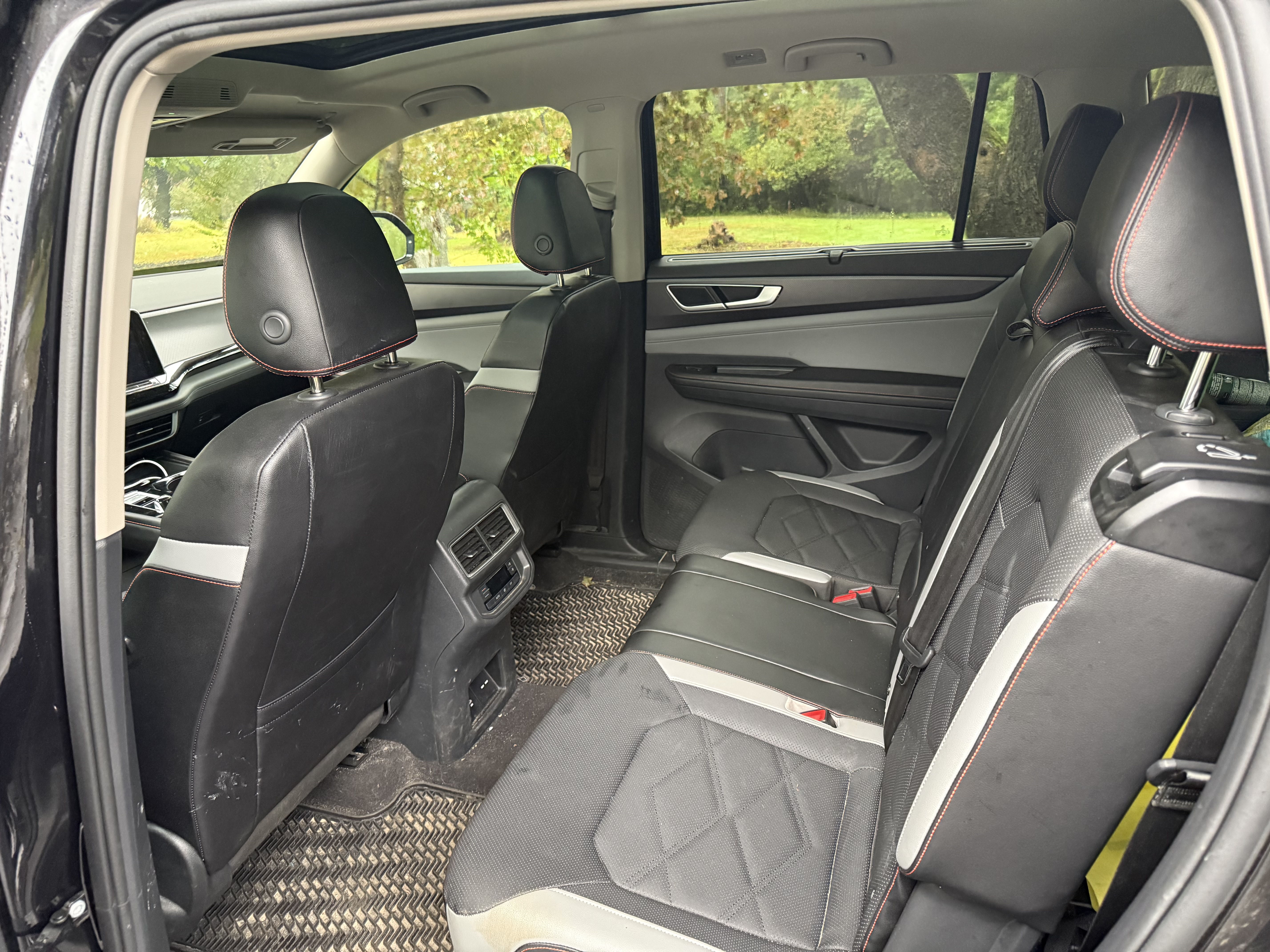 Used 2024 Volkswagen Atlas Peak Edition SEL AWD/4WD image 6