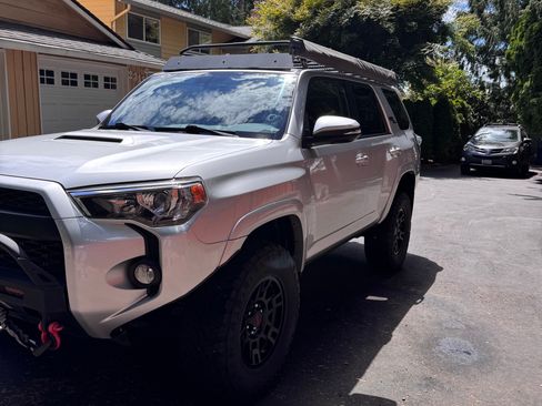 Used 2018 Toyota 4Runner TRD Off-Road Premium AWD/4WD image 4