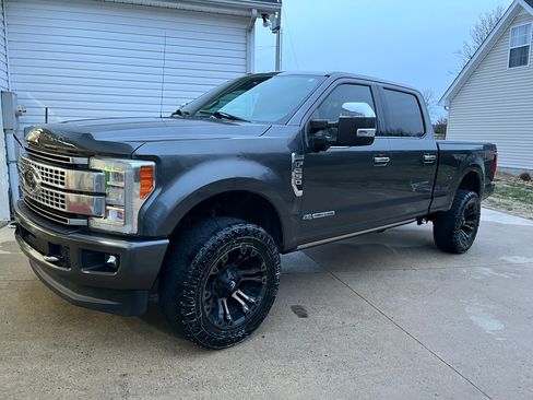 Used 2017 Ford F250 Platinum w/ Platinum Ultimate Package AWD/4WD image 1