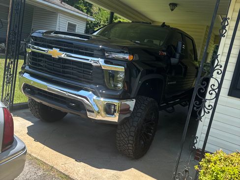 Used 2025 Chevrolet Silverado 2500 LT w/ All Star Edition image 8