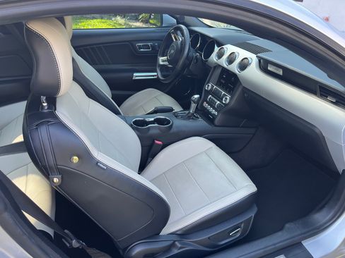 Used 2016 Ford Mustang Premium image 11