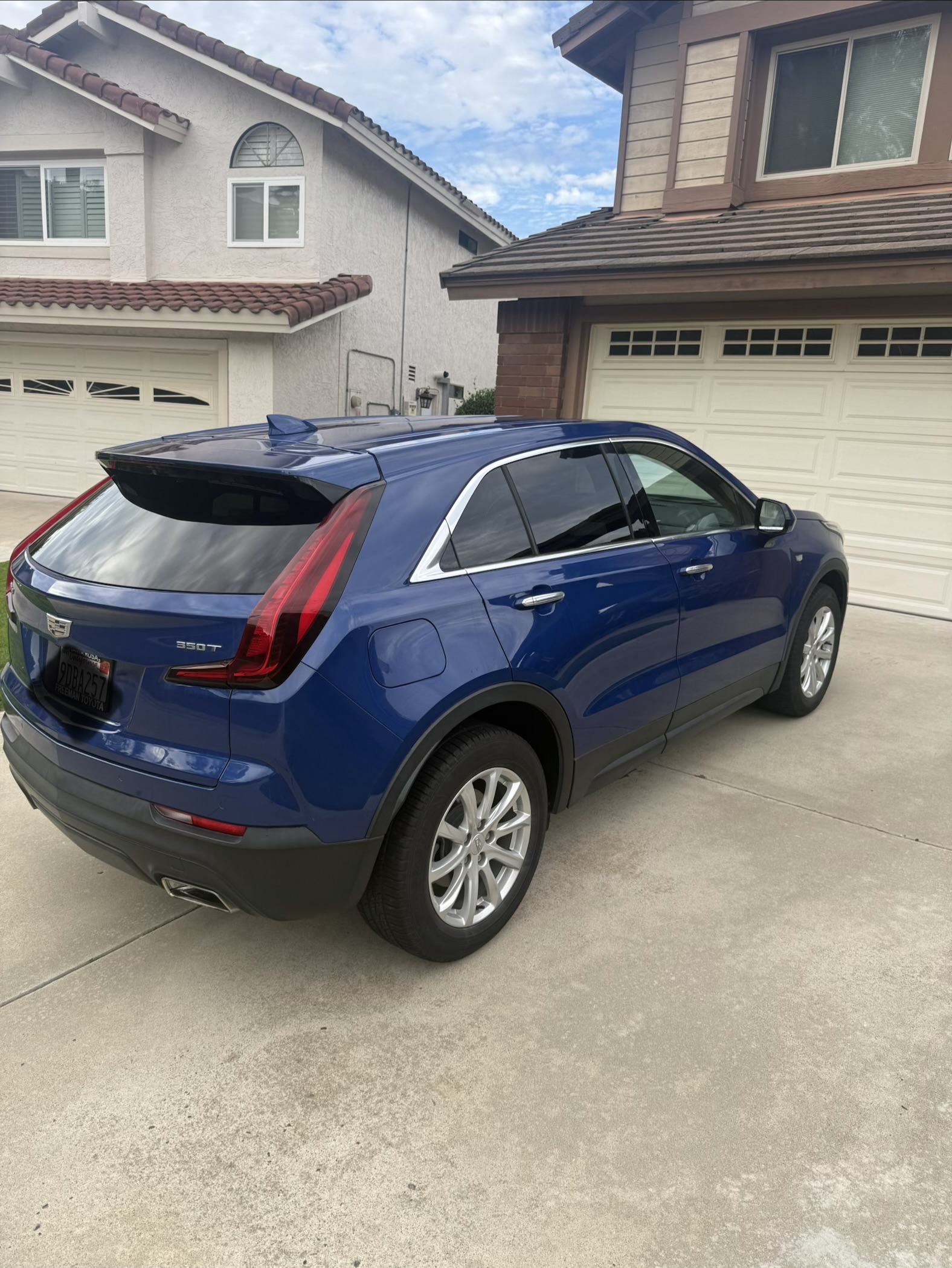 Used 2022 Cadillac XT4 Luxury w/ Driver Awareness Package FWD image 6