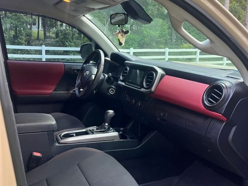 Used 2019 Toyota Tacoma SR5 RWD image 17