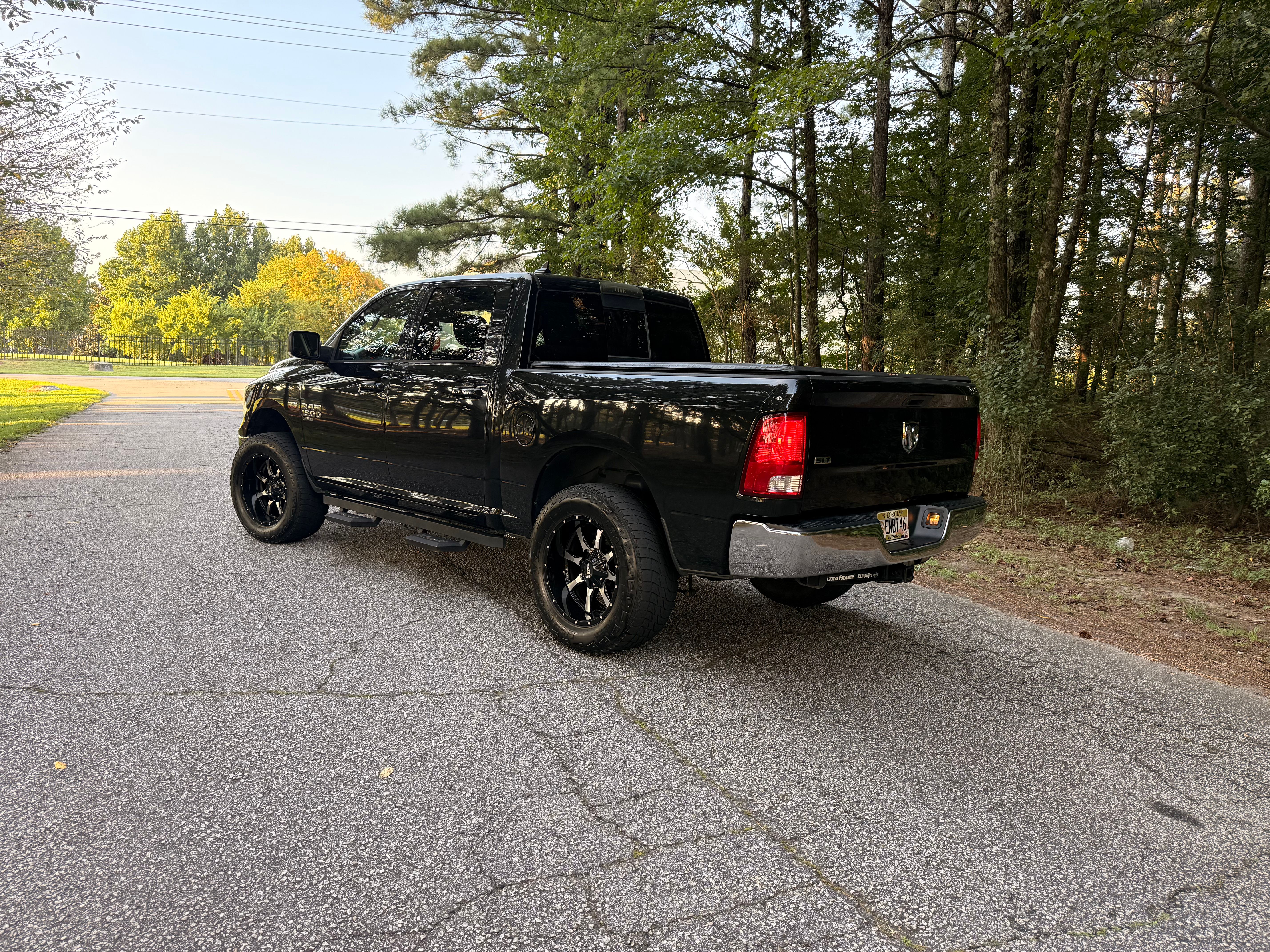 Used 2019 RAM 1500 Classic SLT w/ Luxury Group RWD image 11