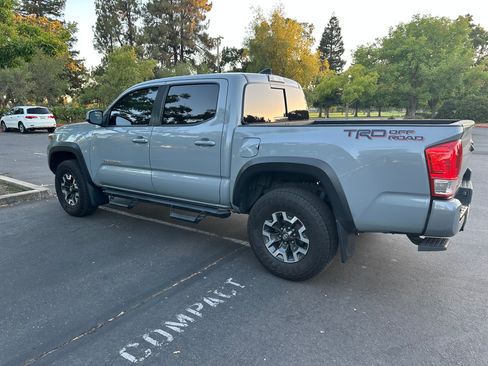 Used 2019 Toyota Tacoma TRD Off-Road w/ Technology Package RWD image 6