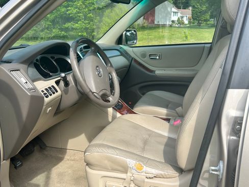 Used 2007 Toyota Highlander 4WD V6 w/ 3rd Row image 10