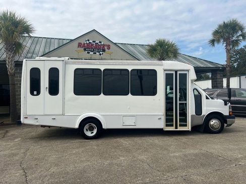 Used 2014 Chevrolet Express 4500 w/ Shuttle Bus Package image 1