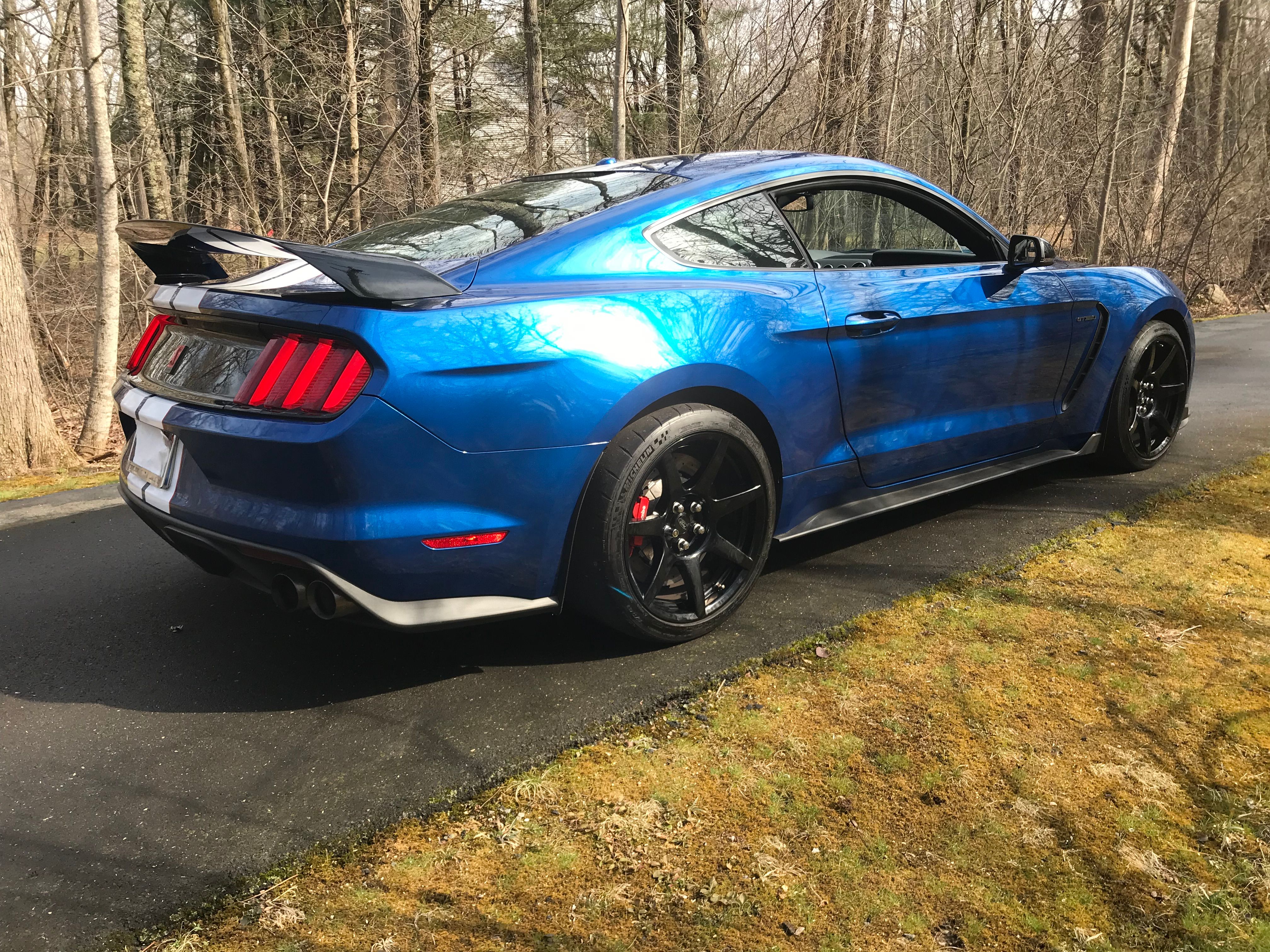 Used 2017 Ford Mustang Shelby GT350R w/ GT350R Equipment Group 920A RWD image 16