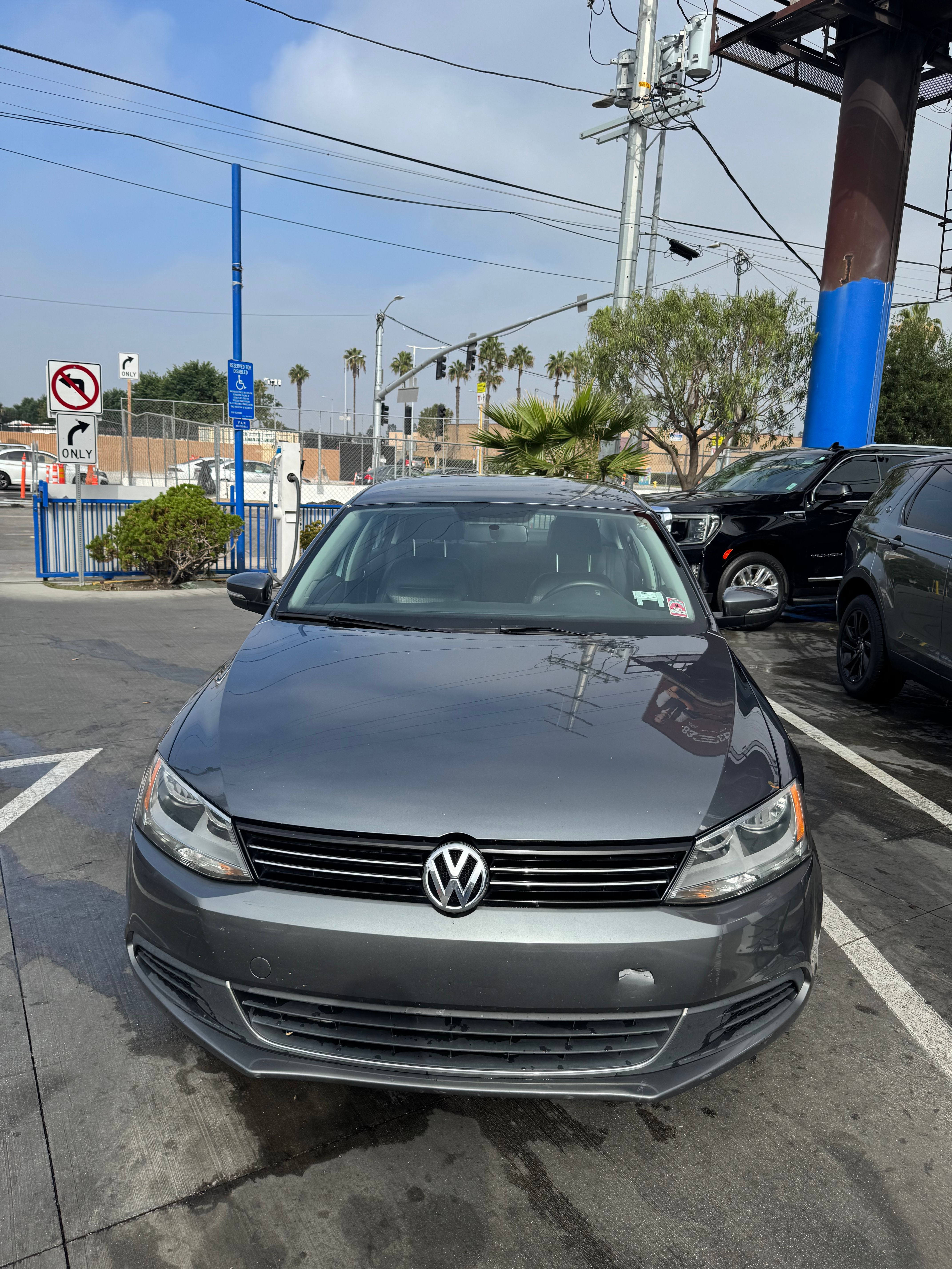 Used 2013 Volkswagen Jetta SE FWD image 2