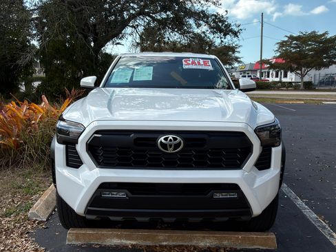 Used 2025 Toyota Tacoma TRD Off-Road image 13