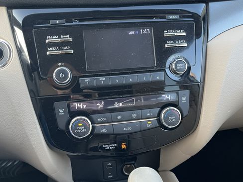 Used 2015 Nissan Rogue SV AWD/4WD image 14
