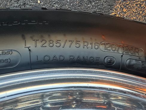 Used 2002 Ford Excursion XLT image 12