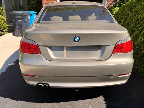 Used 2010 BMW 528i Sedan RWD image 2