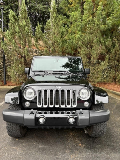 Used 2018 Jeep Wrangler Unlimited Sahara AWD/4WD image 8