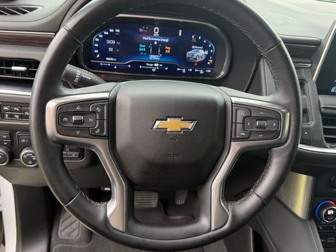 Used 2023 Chevrolet Suburban LT w/ Luxury Package AWD/4WD image 13