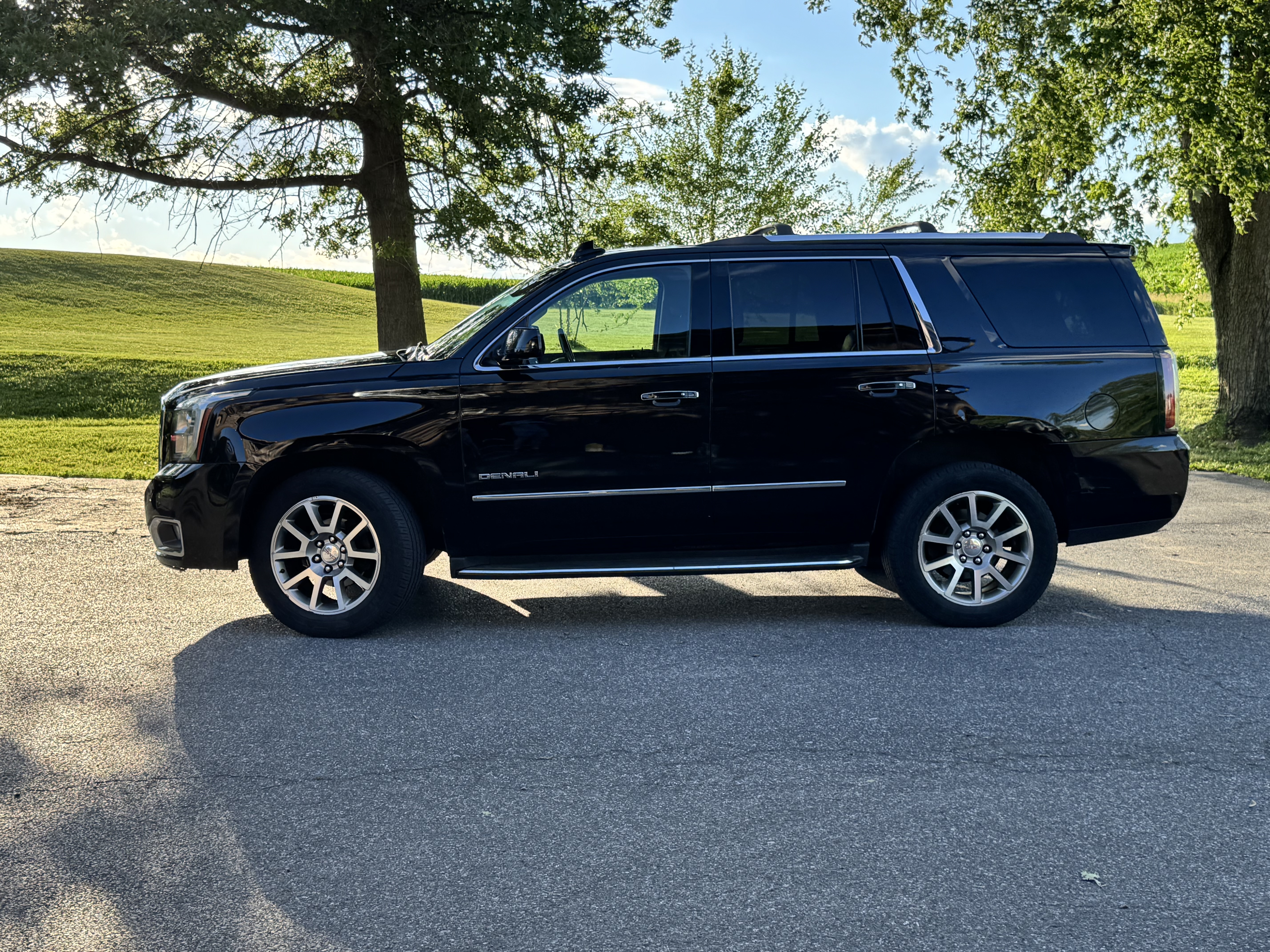 Used 2017 GMC Yukon Denali AWD/4WD image 8