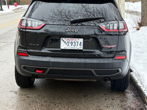 Used 2019 Jeep Cherokee Trailhawk image 5
