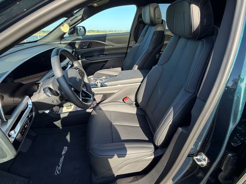Used 2025 Cadillac Lyriq Luxury RWD image 24