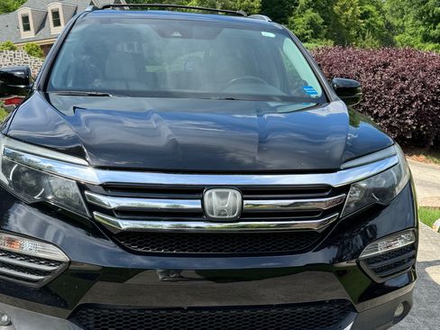 Used 2018 Honda Pilot Touring image 2