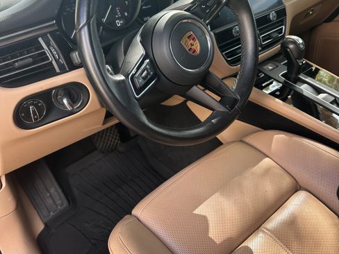 Used 2023 Porsche Macan image 10