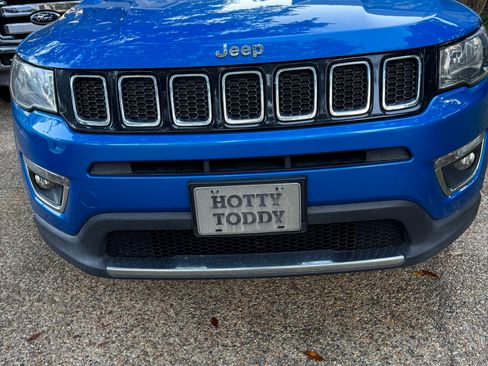 Used 2018 Jeep Compass Limited w/ Navigation Group AWD/4WD image 2