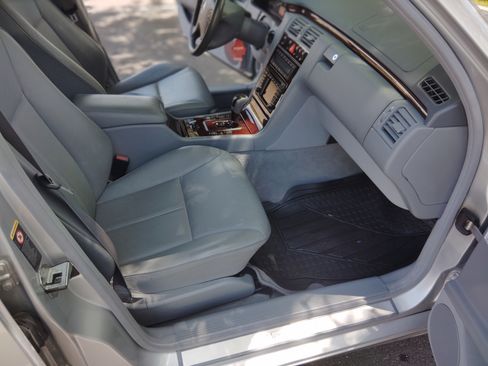 Used 2001 Mercedes-Benz E 320 4MATIC Sedan image 28
