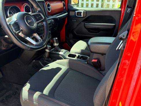 Used 2021 Jeep Wrangler Unlimited Rubicon AWD/4WD image 6