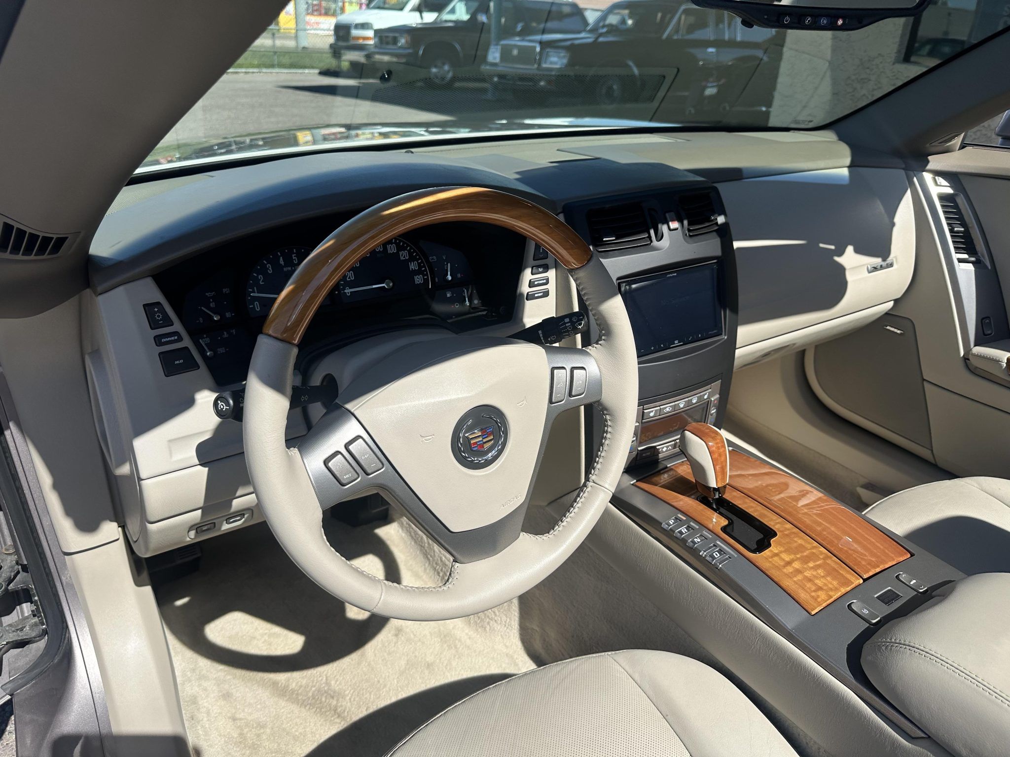 Used 2005 Cadillac XLR RWD image 14