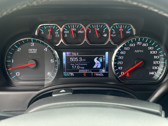 Used 2018 Chevrolet Suburban LT RWD image 9
