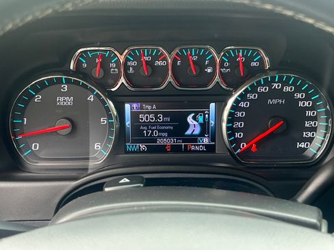 Used 2018 Chevrolet Suburban LT RWD image 9