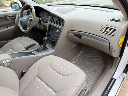 Used 2005 Volvo V70 2.4 image 13