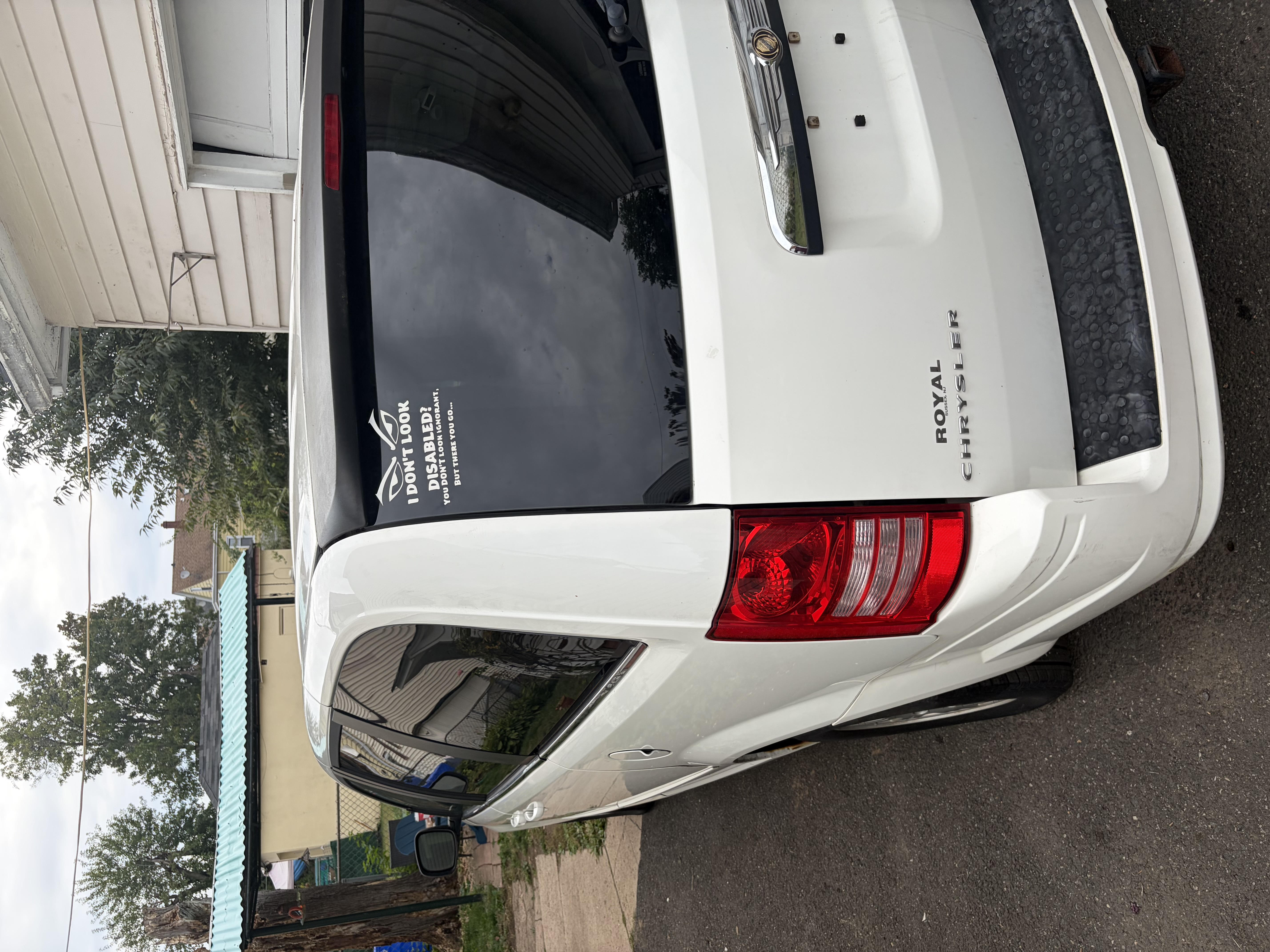 Used 2010 Chrysler Town & Country LX FWD image 5