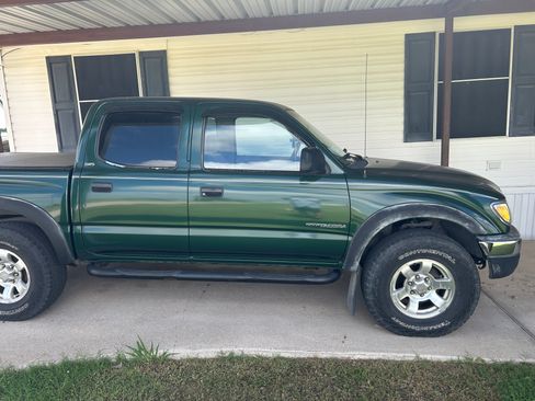 Used 2001 Toyota Tacoma PreRunner RWD image 2