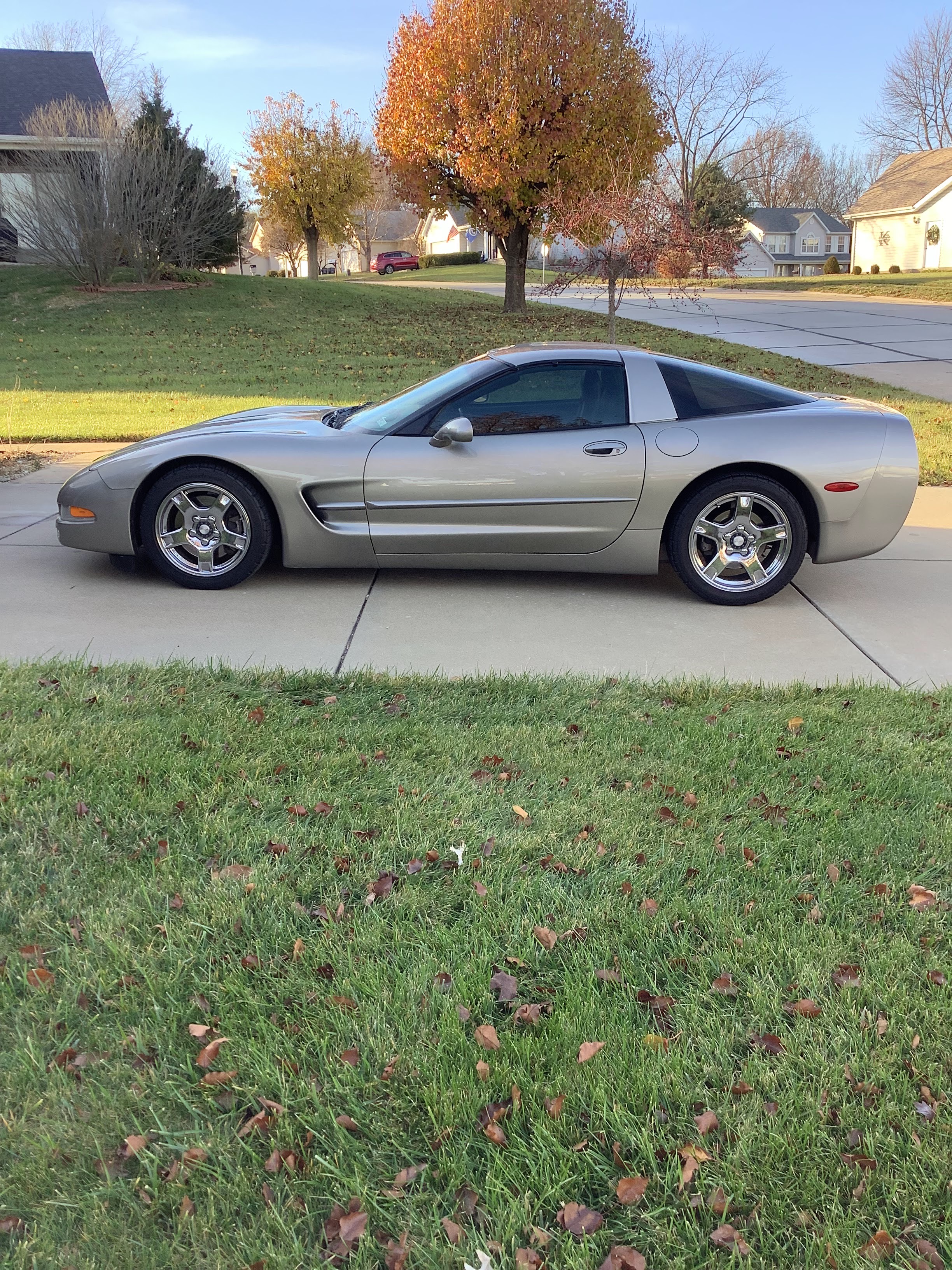 Used 1999 Chevrolet Corvette Coupe w/ Memory Pkg RWD image 1
