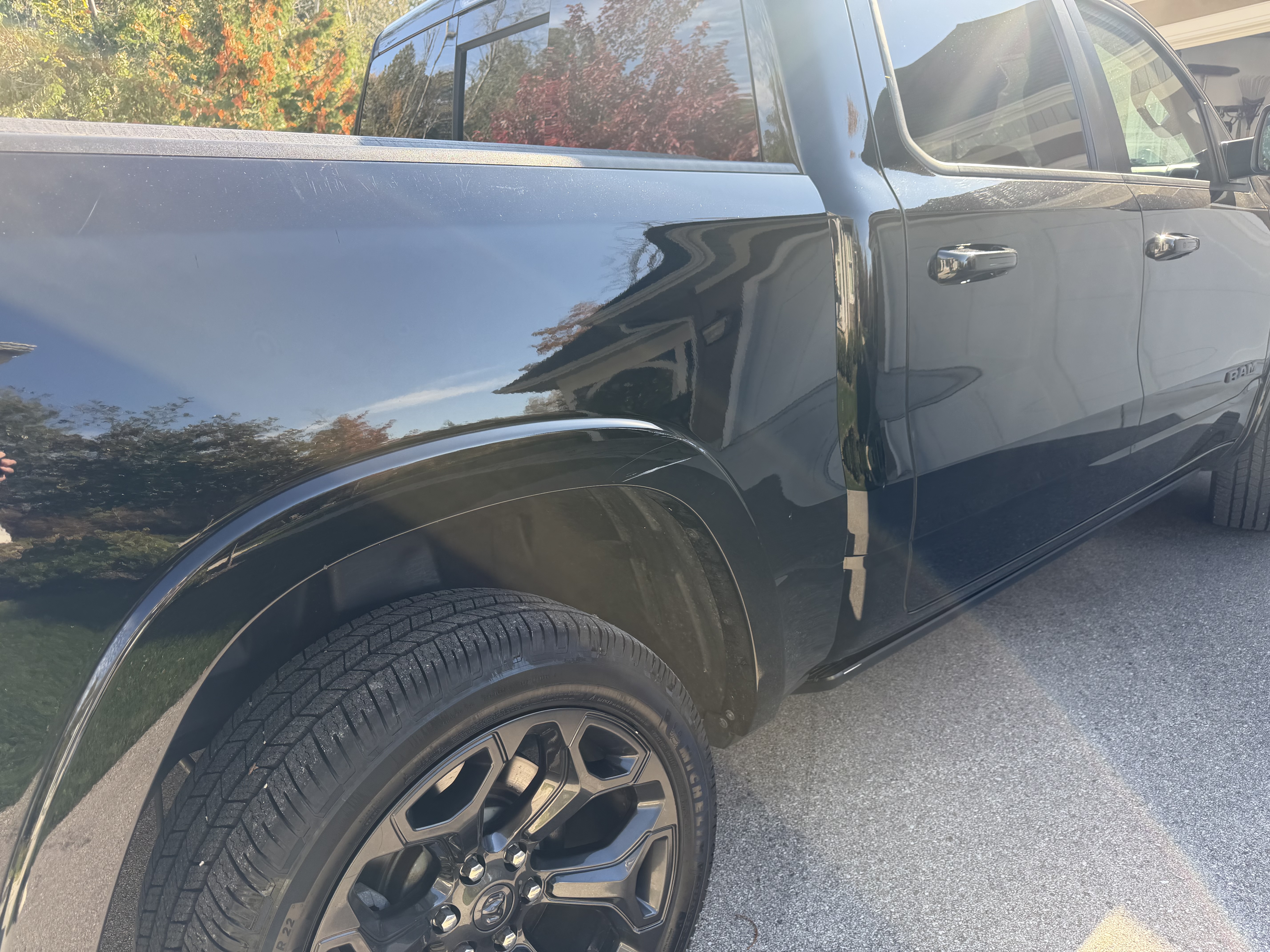 Used 2020 RAM 1500 Limited w/ Black Appearance Package AWD/4WD image 24