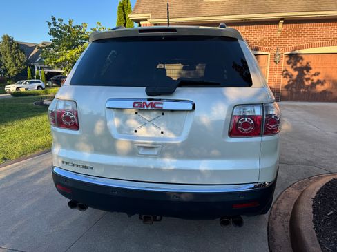 Used 2011 GMC Acadia SLT FWD image 6