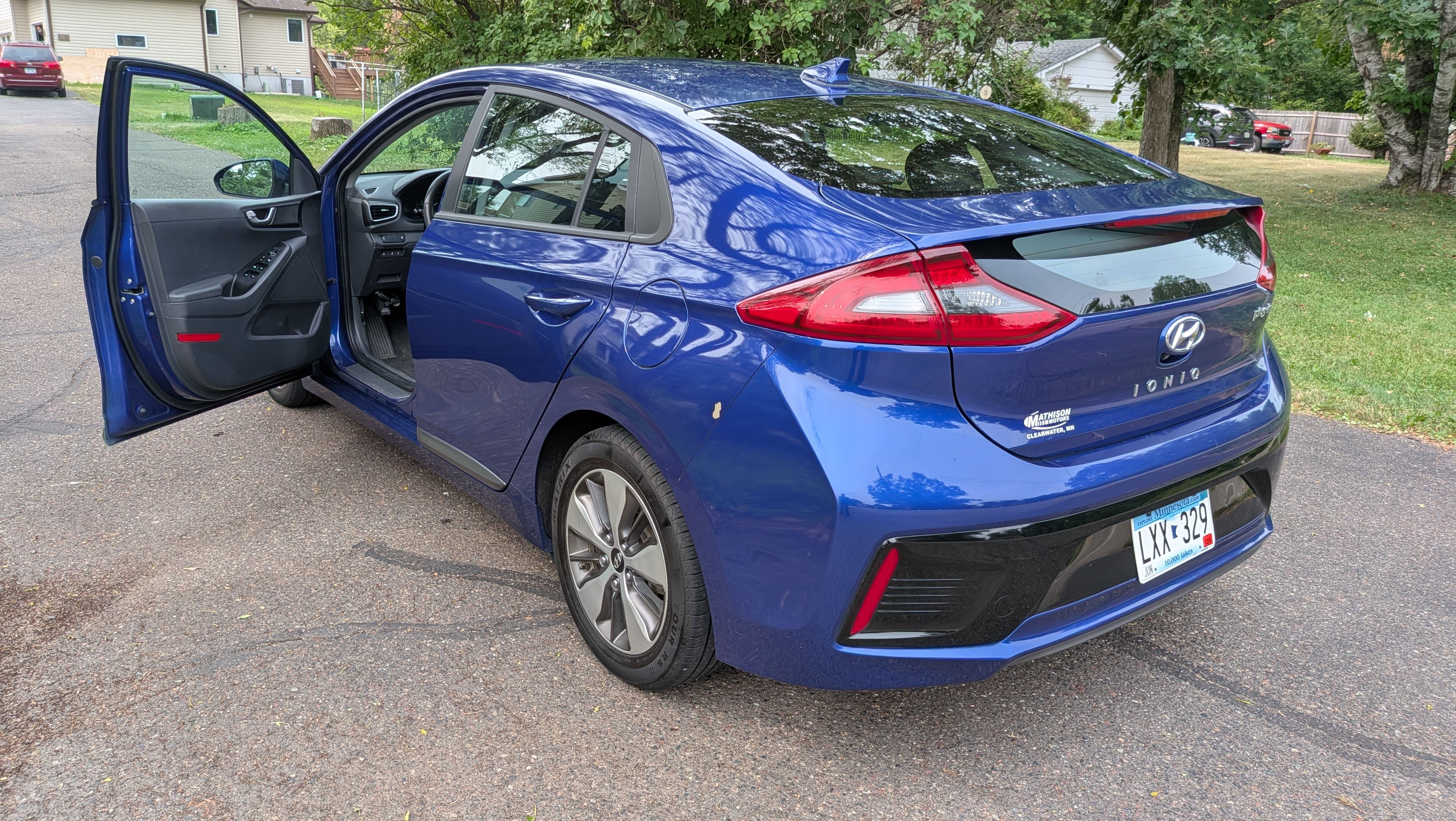 Used 2019 Hyundai Ioniq Plug-In Hybrid FWD image 4