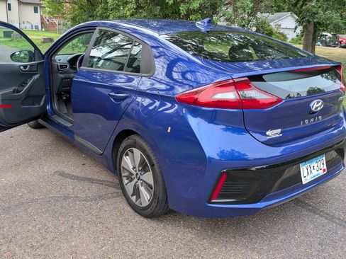 Used 2019 Hyundai Ioniq Plug-In Hybrid FWD image 4