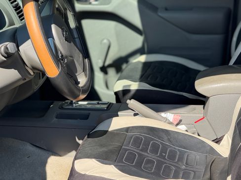 Used 2016 Nissan Frontier S image 2