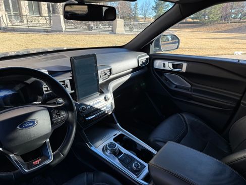 Used 2020 Ford Explorer ST w/ ST Street Pack image 6