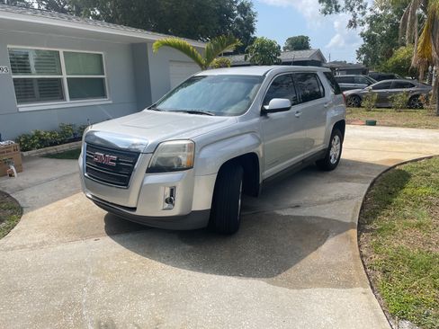 Used 2014 GMC Terrain SLE image 2