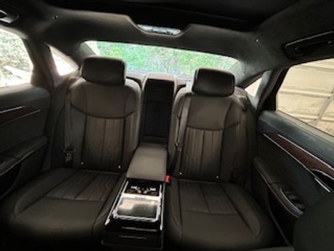 Used 2021 Audi A8 L 4.0T image 23