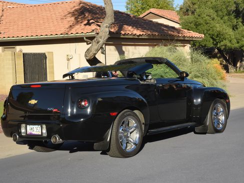 Used 2005 Chevrolet SSR w/ Preferred Equipment Group image 15