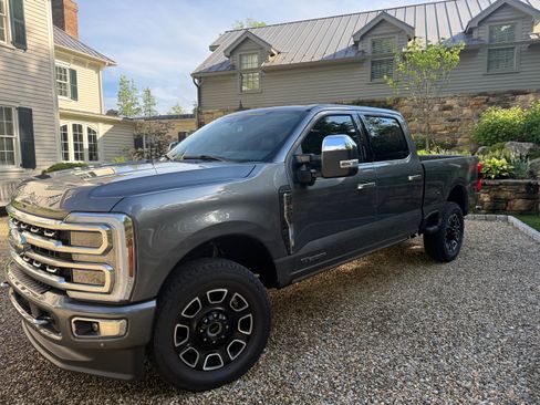 Used 2024 Ford F250 Platinum AWD/4WD image 2