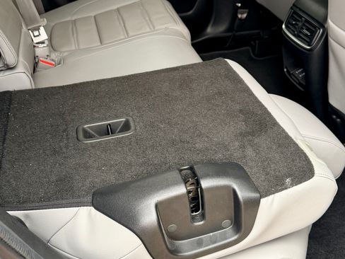 Used 2018 Honda CR-V Touring image 11